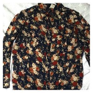 Cute floral top! Very soft! Great condition!